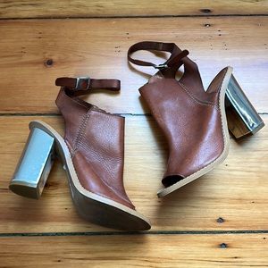 Brown and kale strap boot